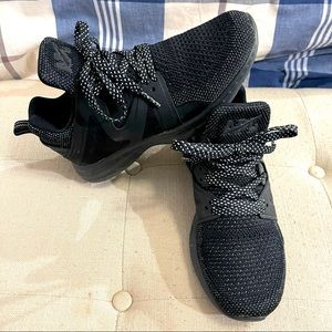 APL Ascend running shoe like new